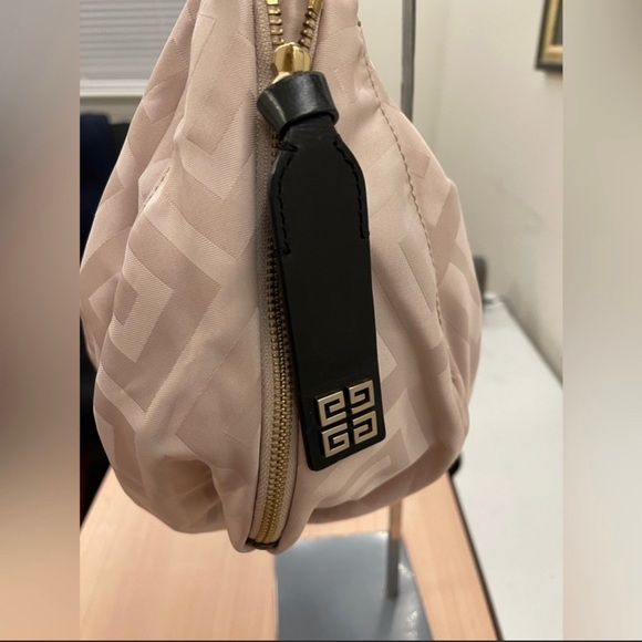 ❤️‍🔥 Givenchy hobo bag ✨immaculate✨ - Picture 7 of 11